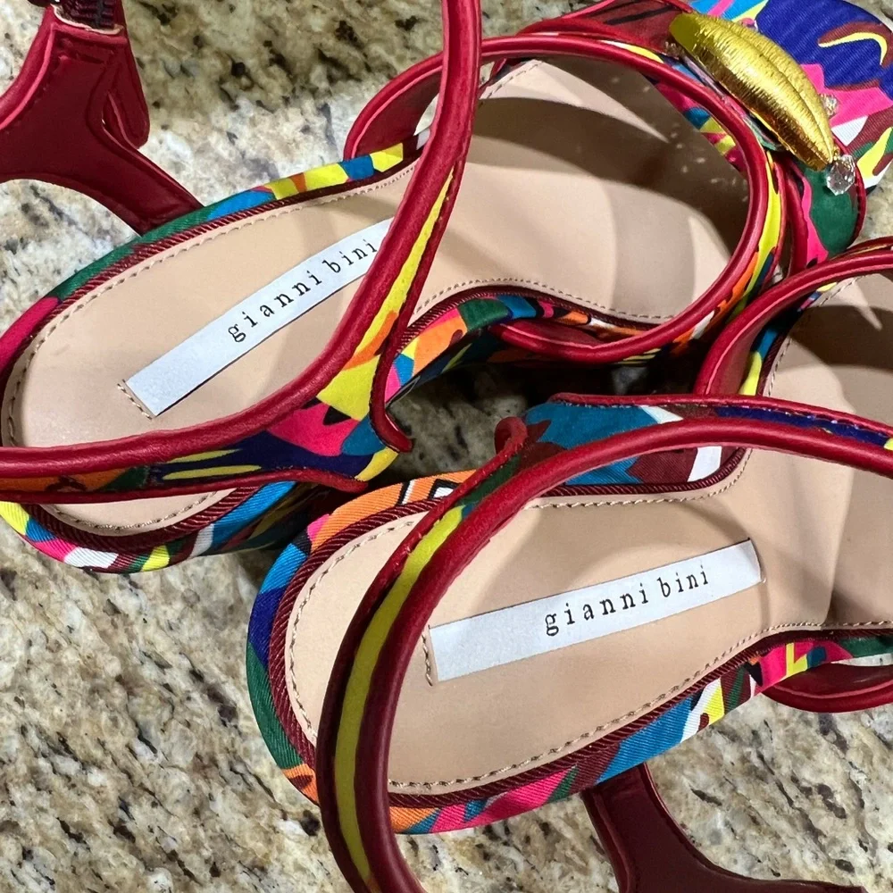Gianni Bini Beaux Whimsical Mismatch Ornament Multicolor Platform Sandals 7.5M